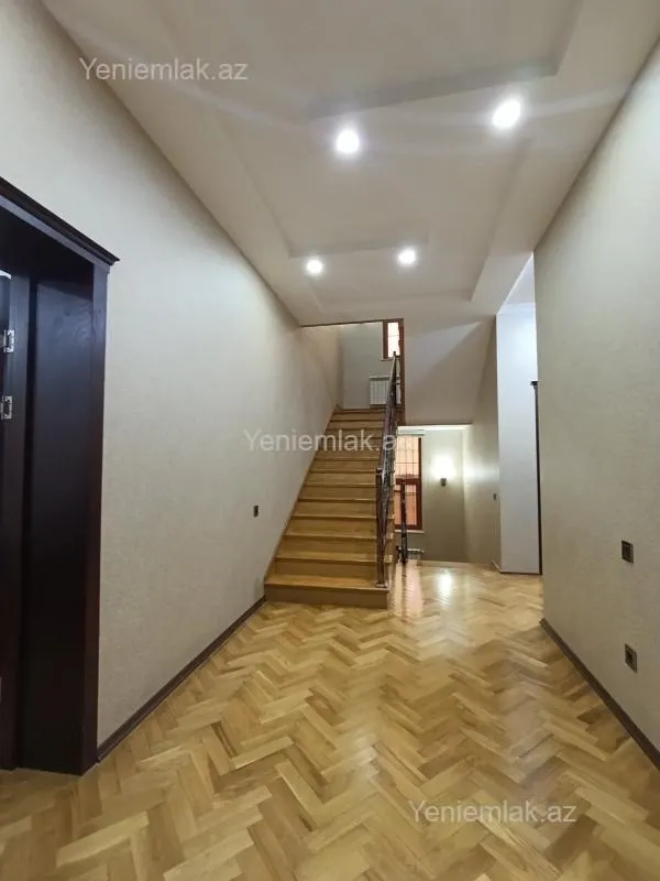 Satılır 6 otaqlı həyət evi 380 m²