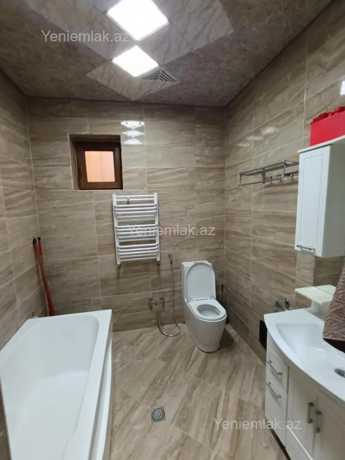 Satılır 6 otaqlı həyət evi 380 m²