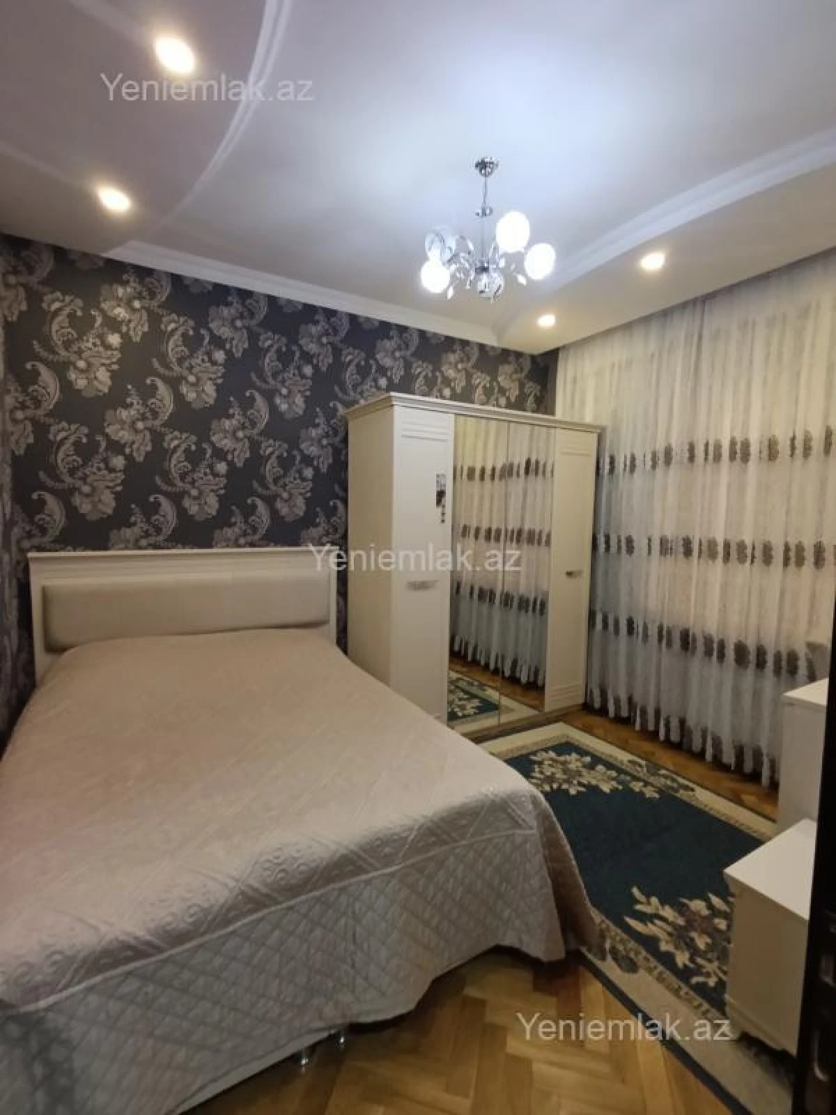 Satılır 6 otaqlı həyət evi 380 m²