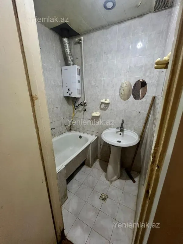 Satılır 2 otaqlı köhnə tikili 50 m²