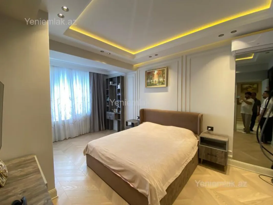 Satılır 4 otaqlı yeni tikili 202 m²