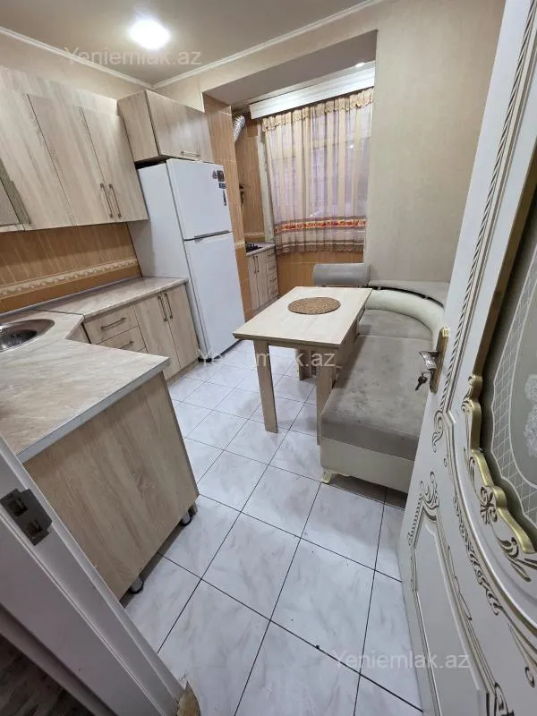 Satılır 4 otaqlı köhnə tikili 95 m²