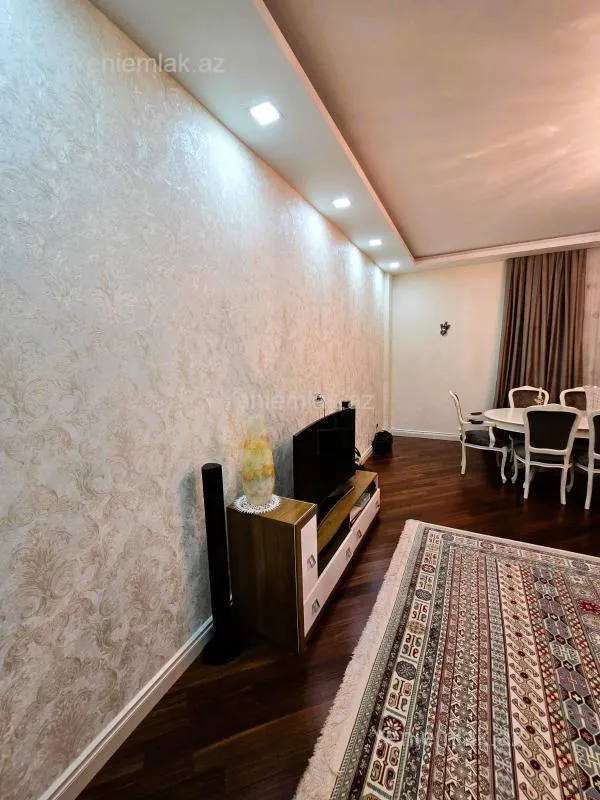 Satılır 4 otaqlı yeni tikili 195 m²