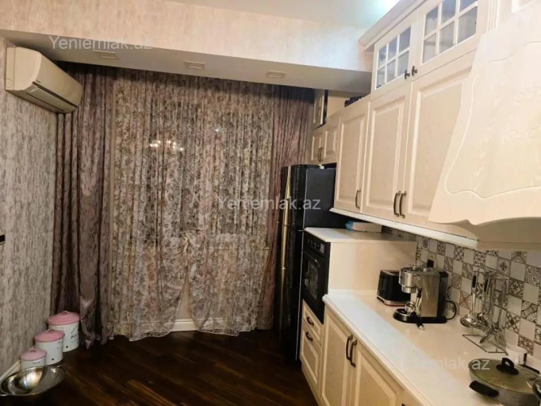 Satılır 4 otaqlı yeni tikili 195 m²