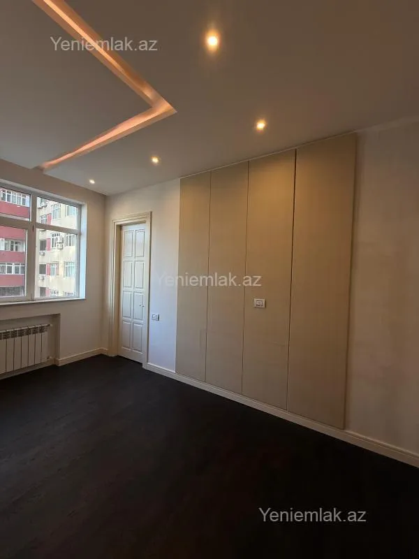 Satılır 3 otaqlı yeni tikili 135 m²