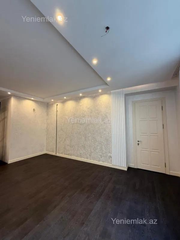 Satılır 3 otaqlı yeni tikili 135 m²