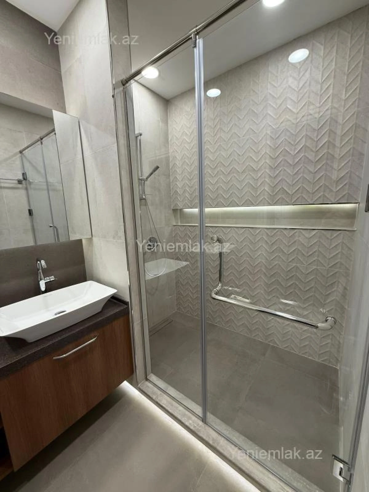 Satılır 3 otaqlı yeni tikili 135 m²