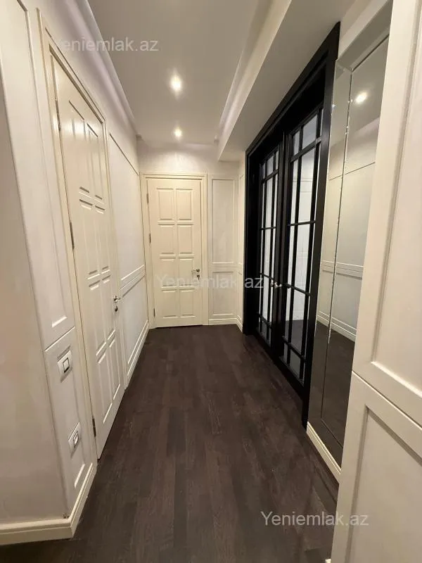 Satılır 3 otaqlı yeni tikili 135 m²