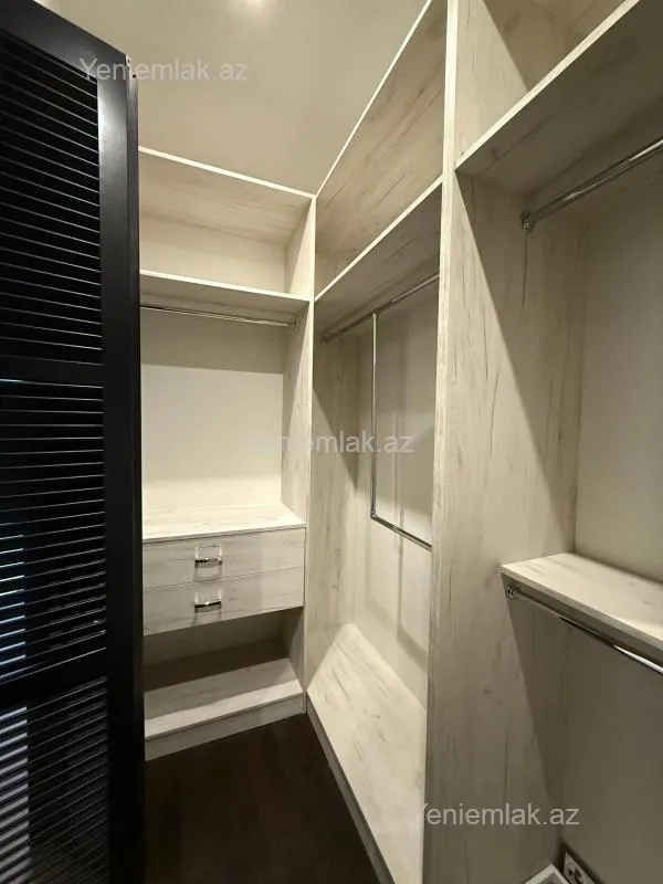Satılır 3 otaqlı yeni tikili 135 m²