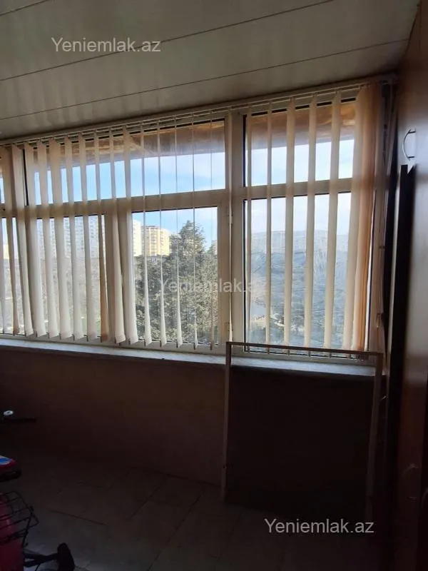 Satılır 4 otaqlı köhnə tikili 100 m²