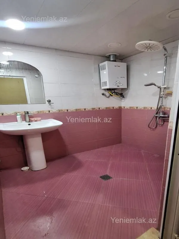 Satılır 4 otaqlı köhnə tikili 100 m²