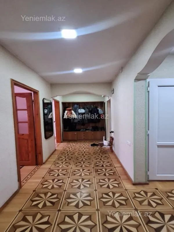 Satılır 4 otaqlı köhnə tikili 100 m²