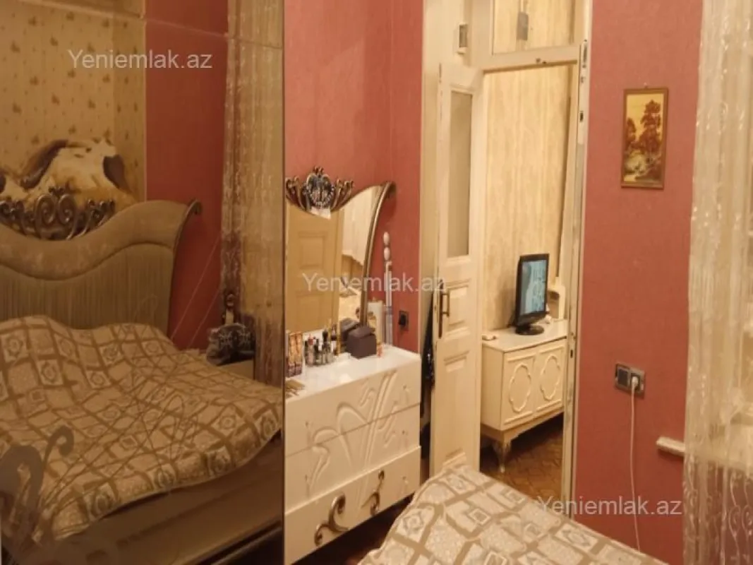 Satılır 3 otaqlı köhnə tikili 100 m²