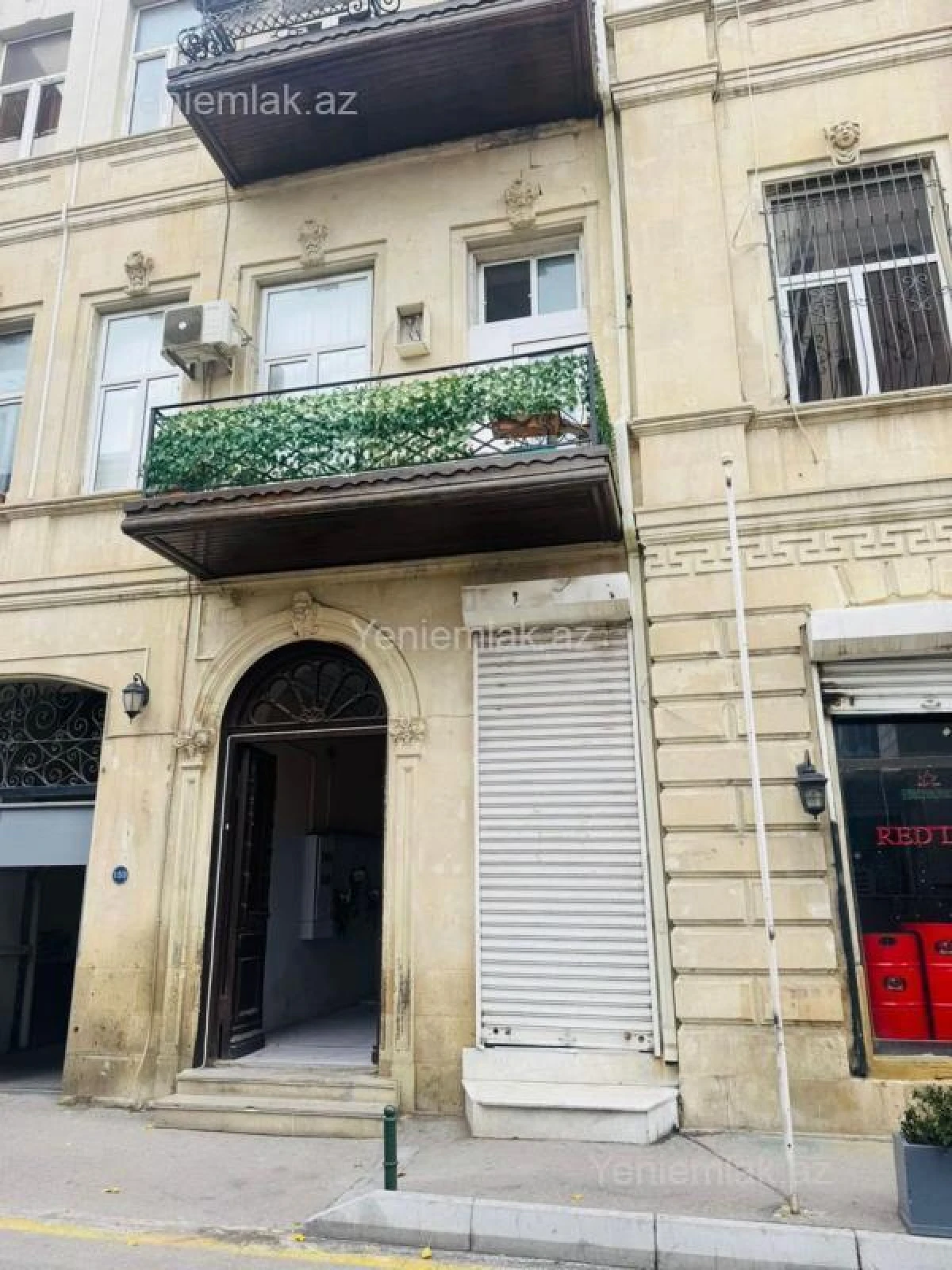 Satılır 3 otaqlı köhnə tikili 100 m²