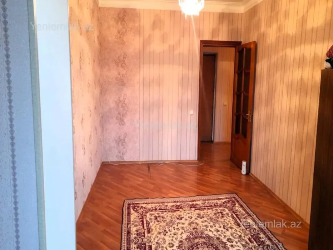 Satılır 4 otaqlı köhnə tikili 110 m²
