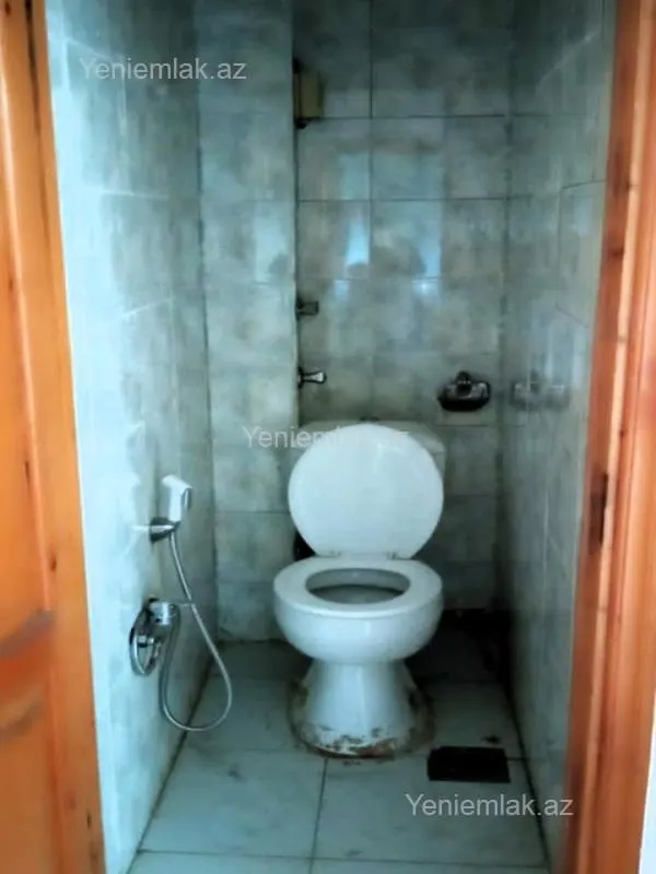 Satılır 4 otaqlı köhnə tikili 110 m²