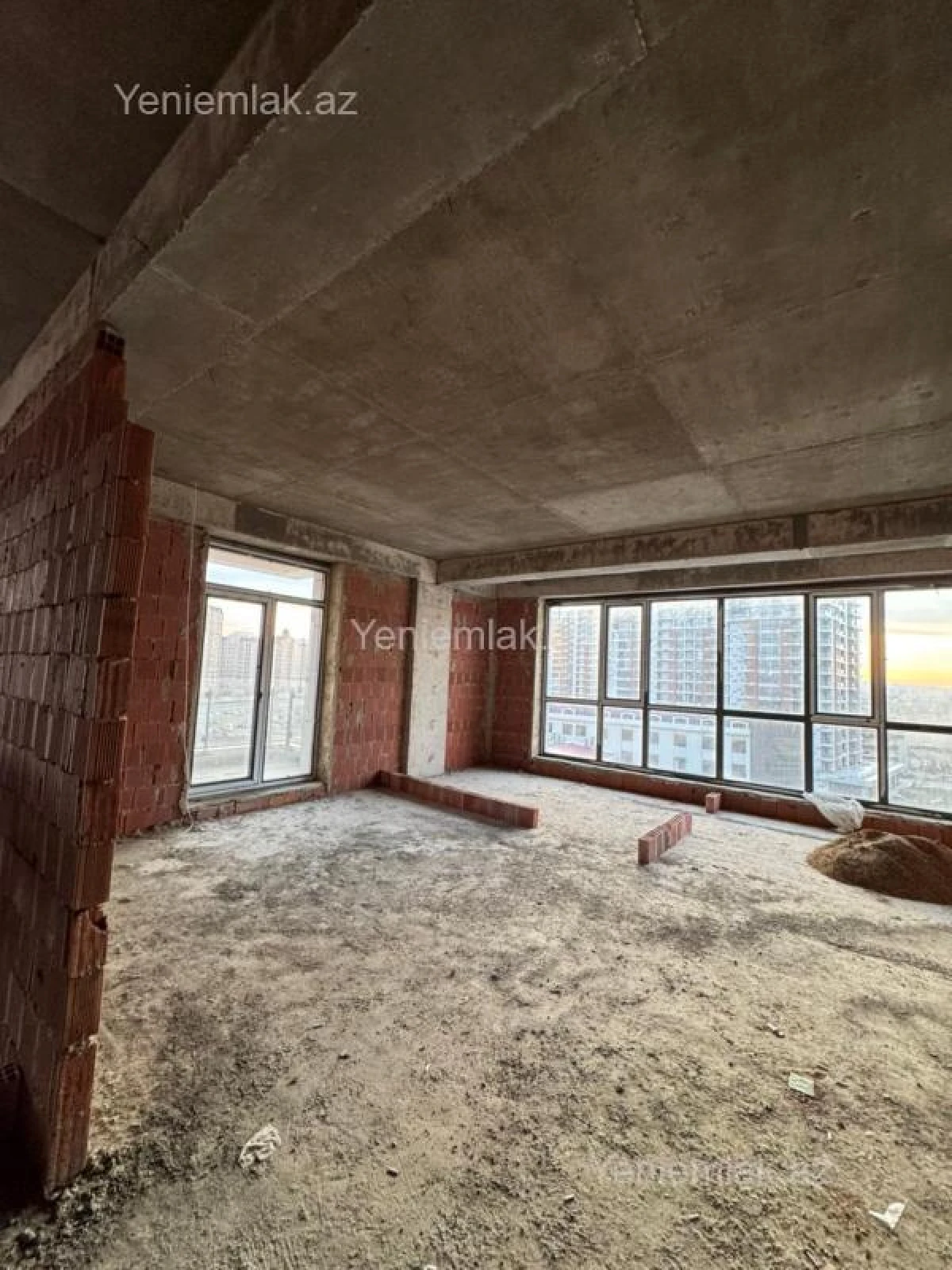 Satılır 3 otaqlı yeni tikili 100 m²