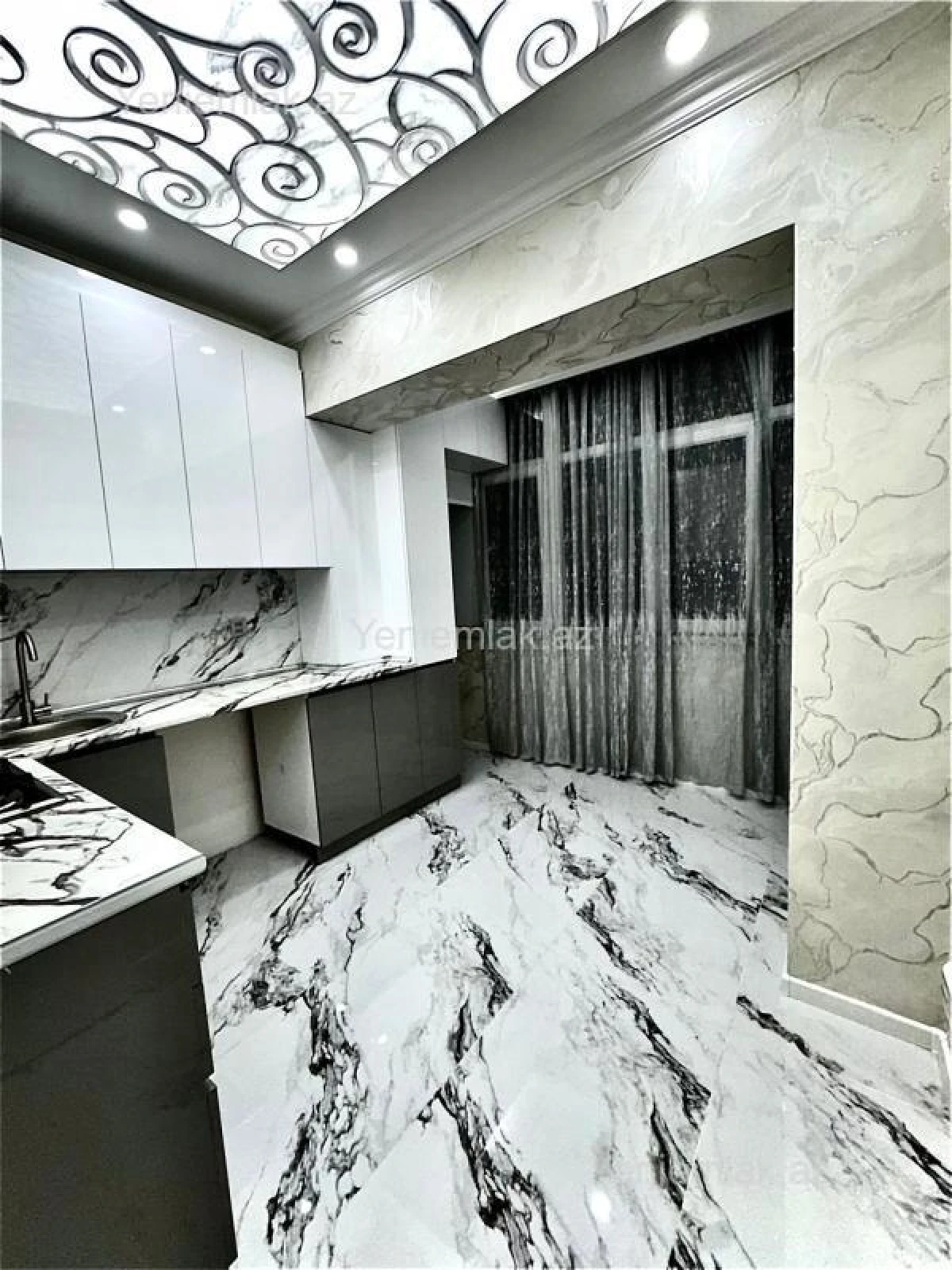 Satılır 2 otaqlı köhnə tikili 55 m²