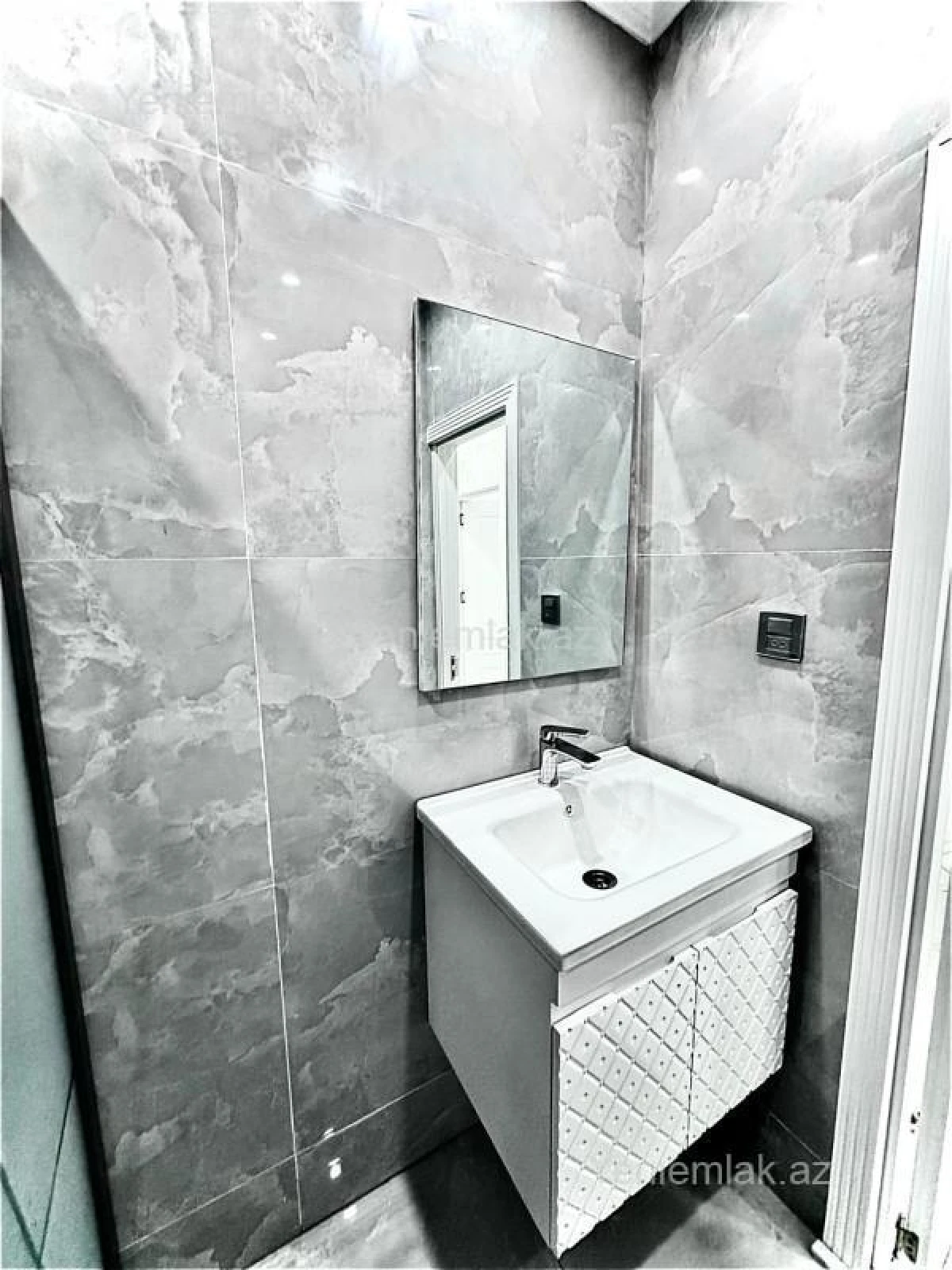 Satılır 2 otaqlı köhnə tikili 55 m²