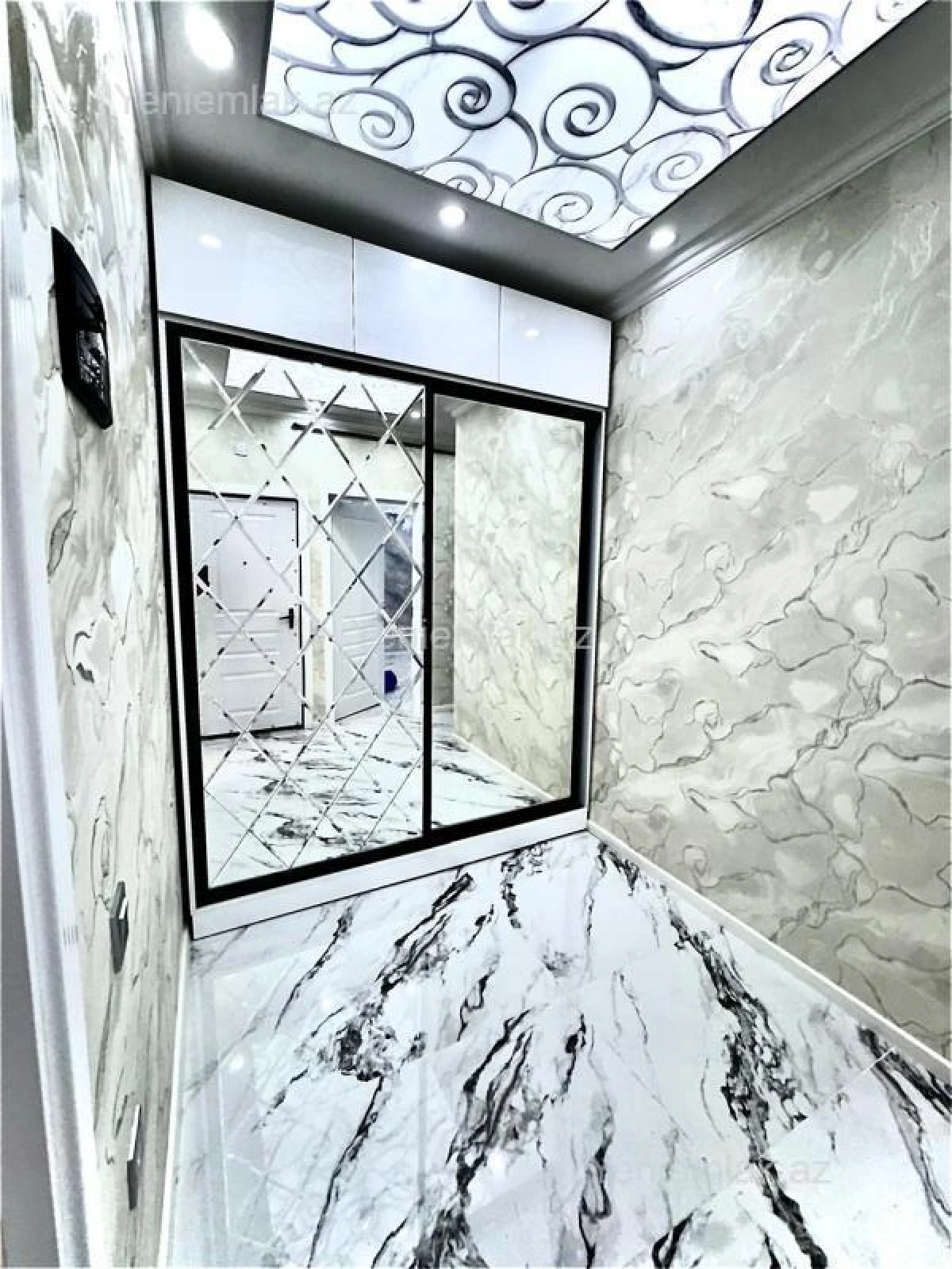 Satılır 2 otaqlı köhnə tikili 55 m²