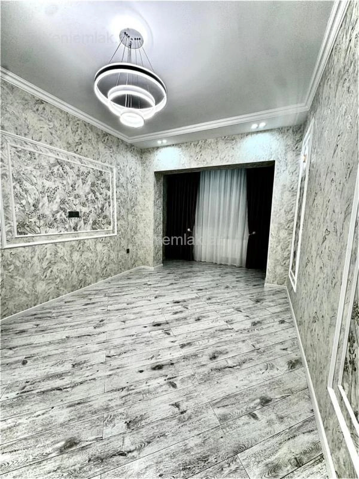 Satılır 2 otaqlı köhnə tikili 55 m²