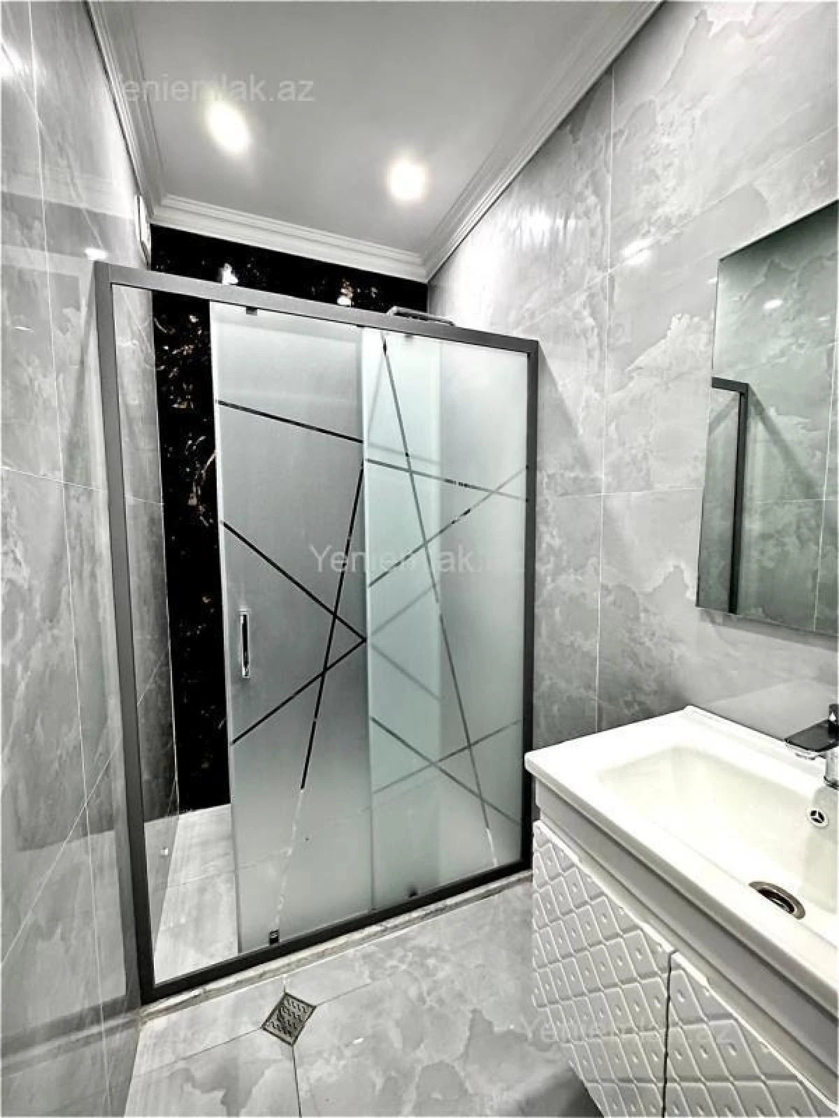 Satılır 2 otaqlı köhnə tikili 55 m²