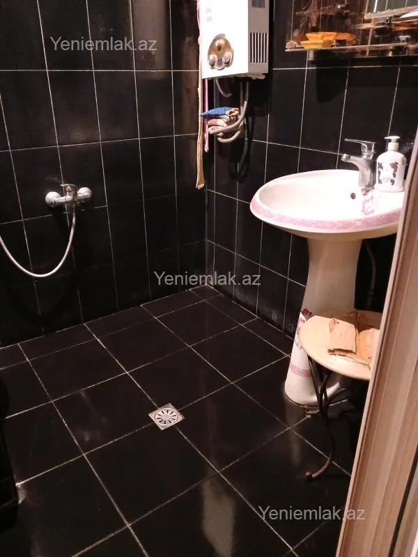 Satılır 3 otaqlı köhnə tikili 85 m²