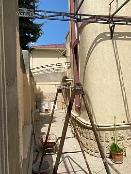 Satılır 5 otaqlı həyət evi 182 m²