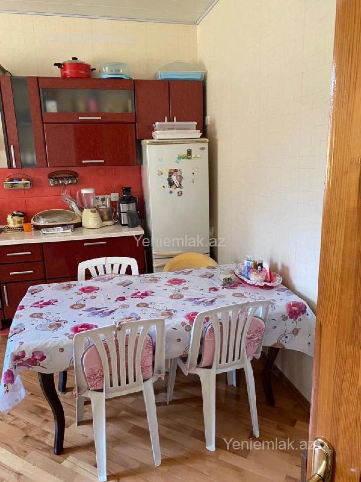 Satılır 5 otaqlı həyət evi 182 m²