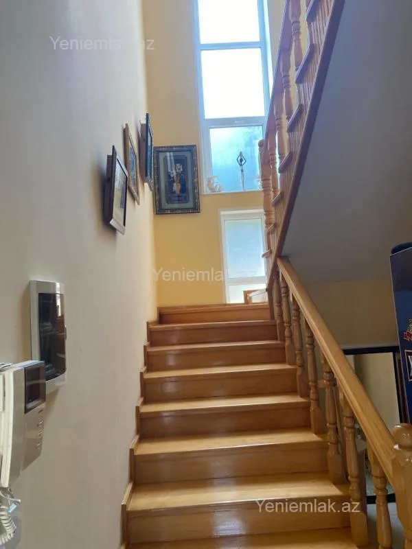 Satılır 5 otaqlı həyət evi 182 m²