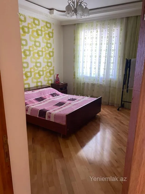 Satılır 5 otaqlı həyət evi 182 m²