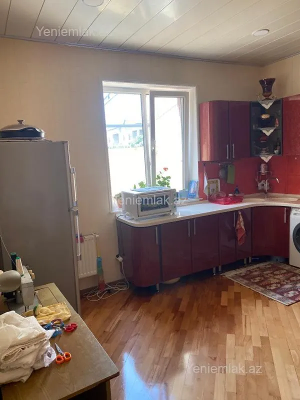 Satılır 5 otaqlı həyət evi 182 m²