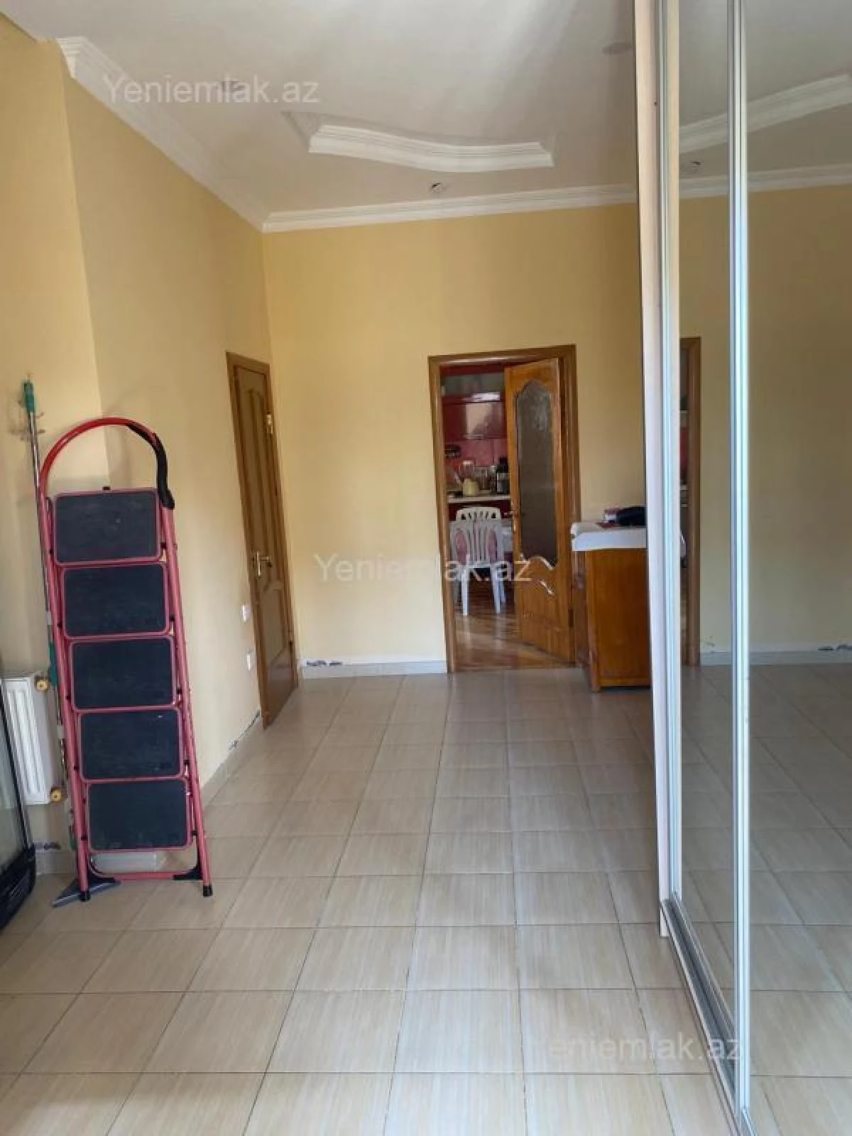 Satılır 5 otaqlı həyət evi 182 m²