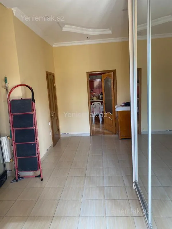 Satılır 5 otaqlı həyət evi 182 m²