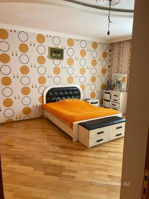 Satılır 5 otaqlı həyət evi 182 m²