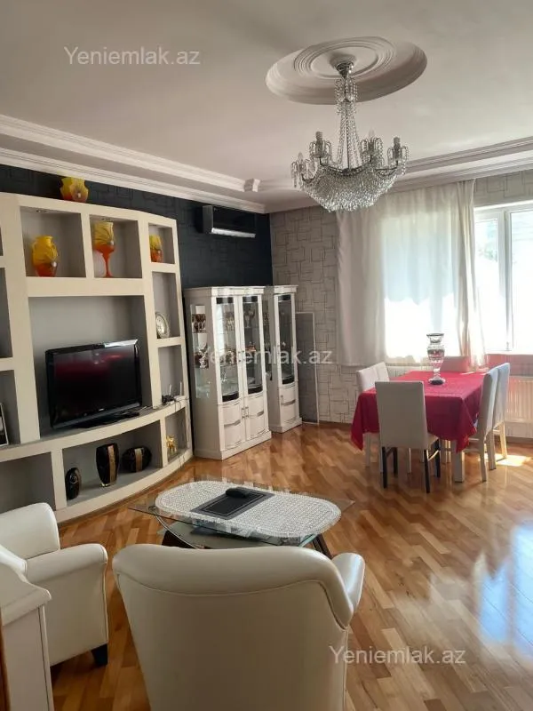 Satılır 5 otaqlı həyət evi 182 m²