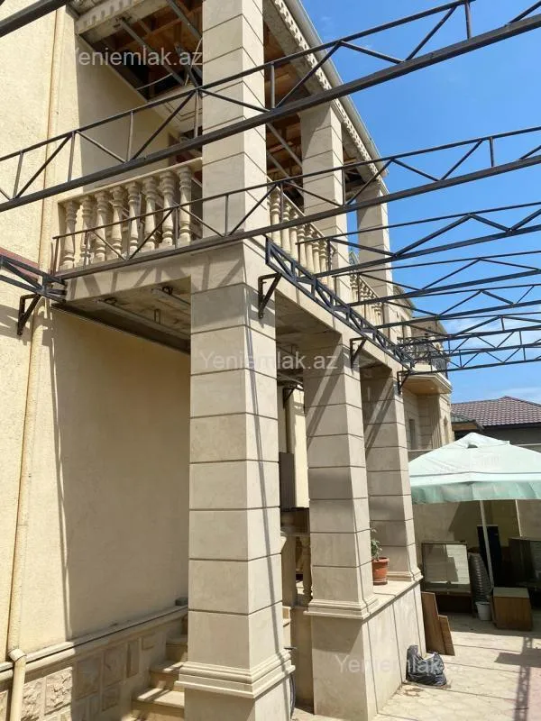 Satılır 5 otaqlı həyət evi 182 m²