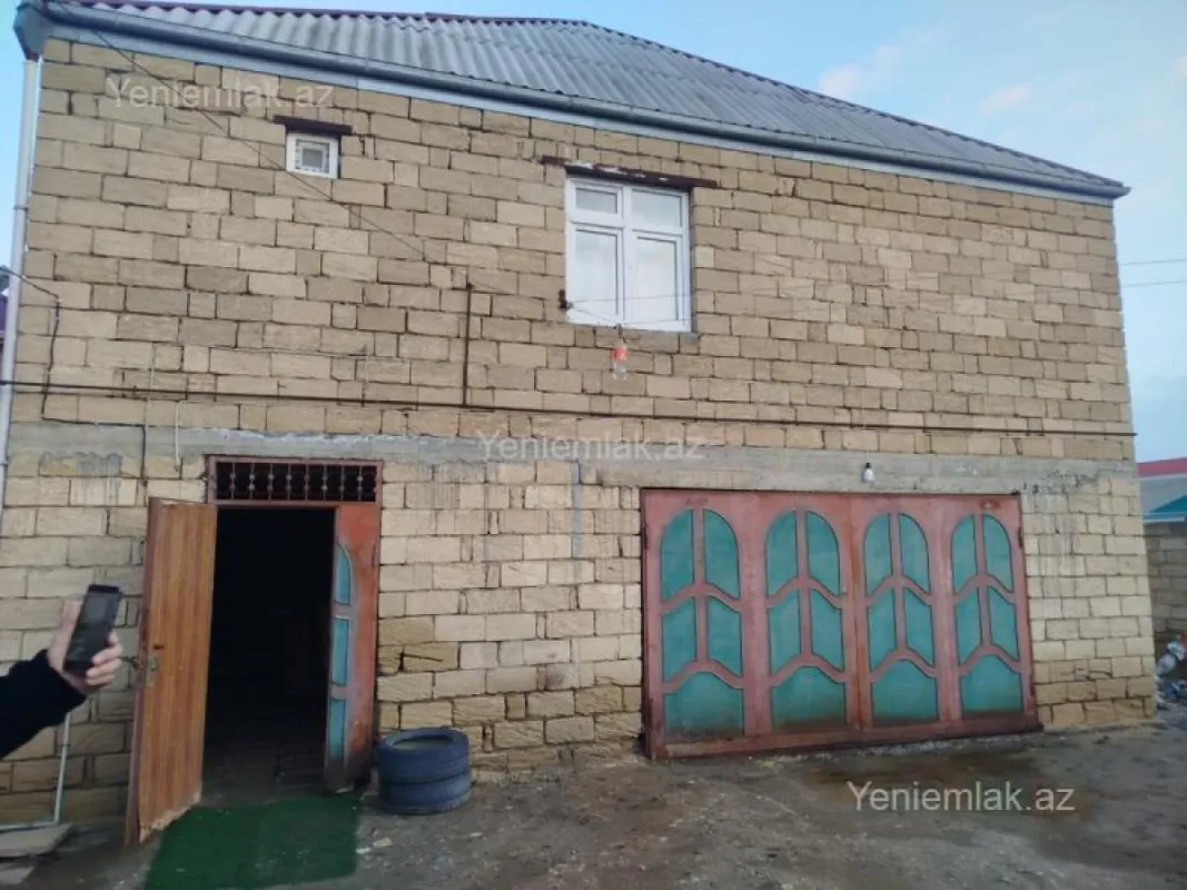 Satılır 4 otaqlı həyət evi 130 m²