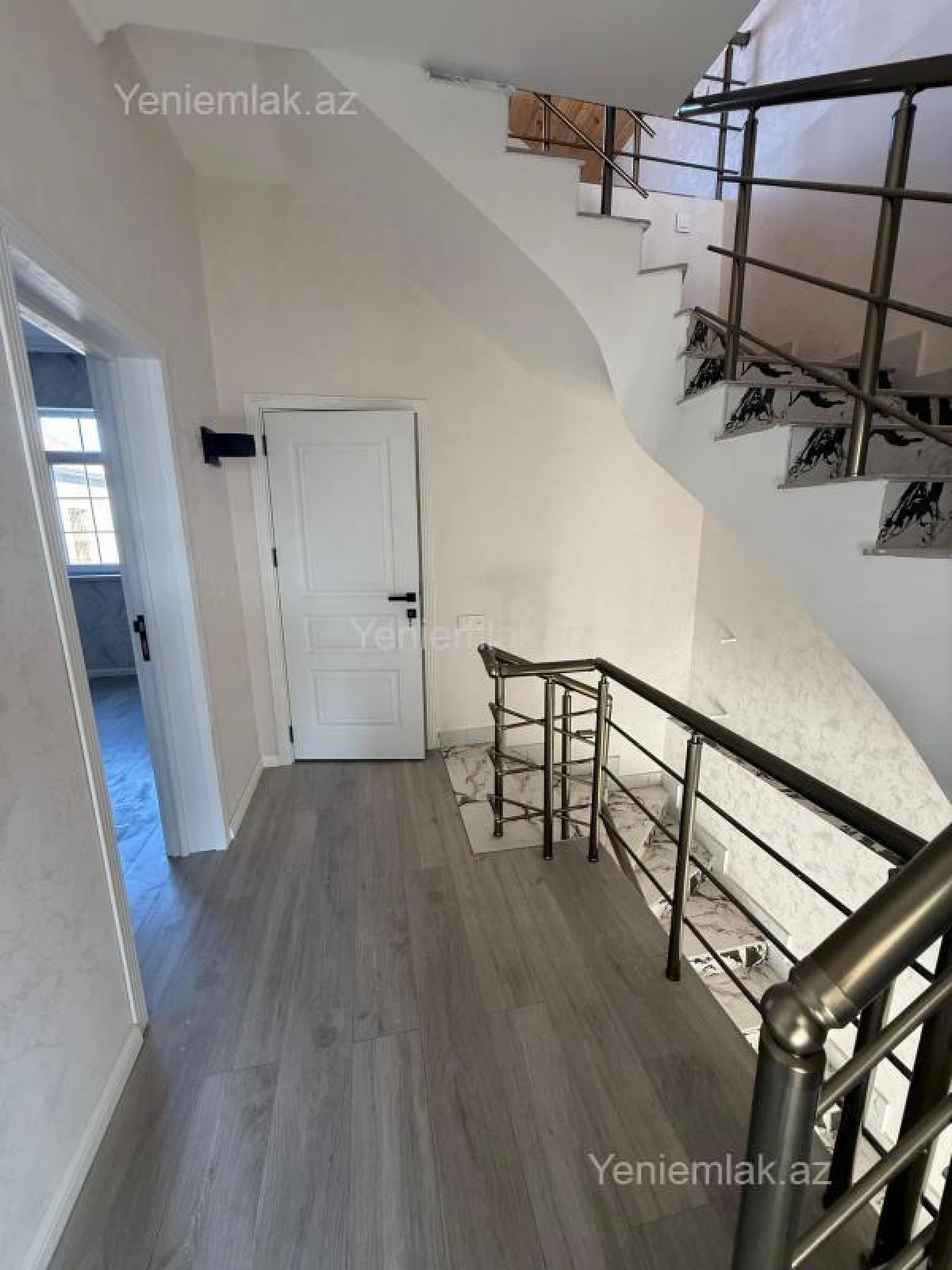 Satılır 5 otaqlı həyət evi 210 m²
