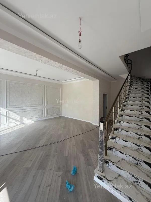 Satılır 5 otaqlı həyət evi 210 m²