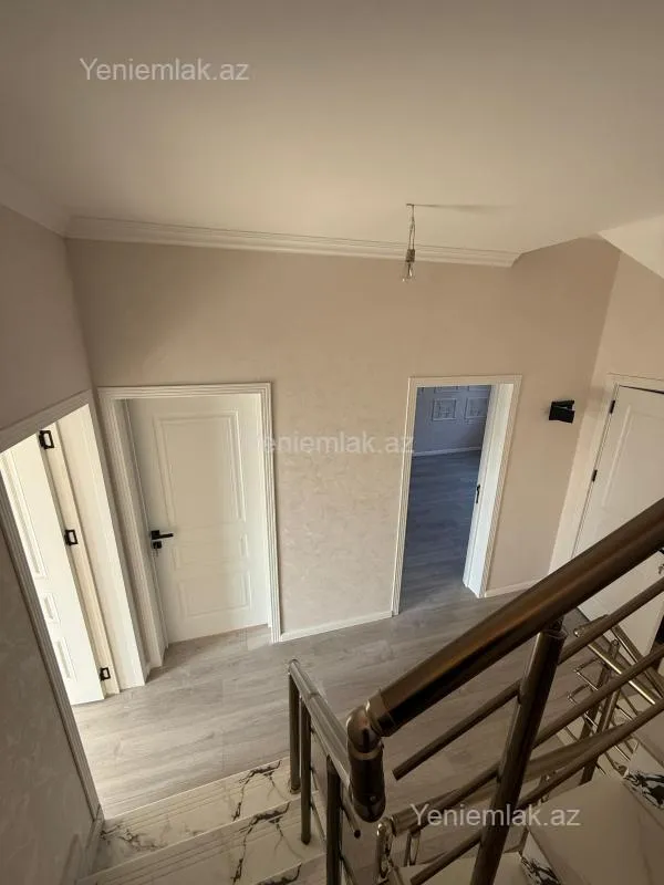 Satılır 5 otaqlı həyət evi 210 m²