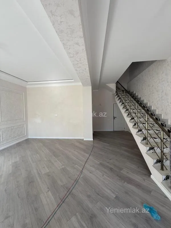 Satılır 5 otaqlı həyət evi 210 m²