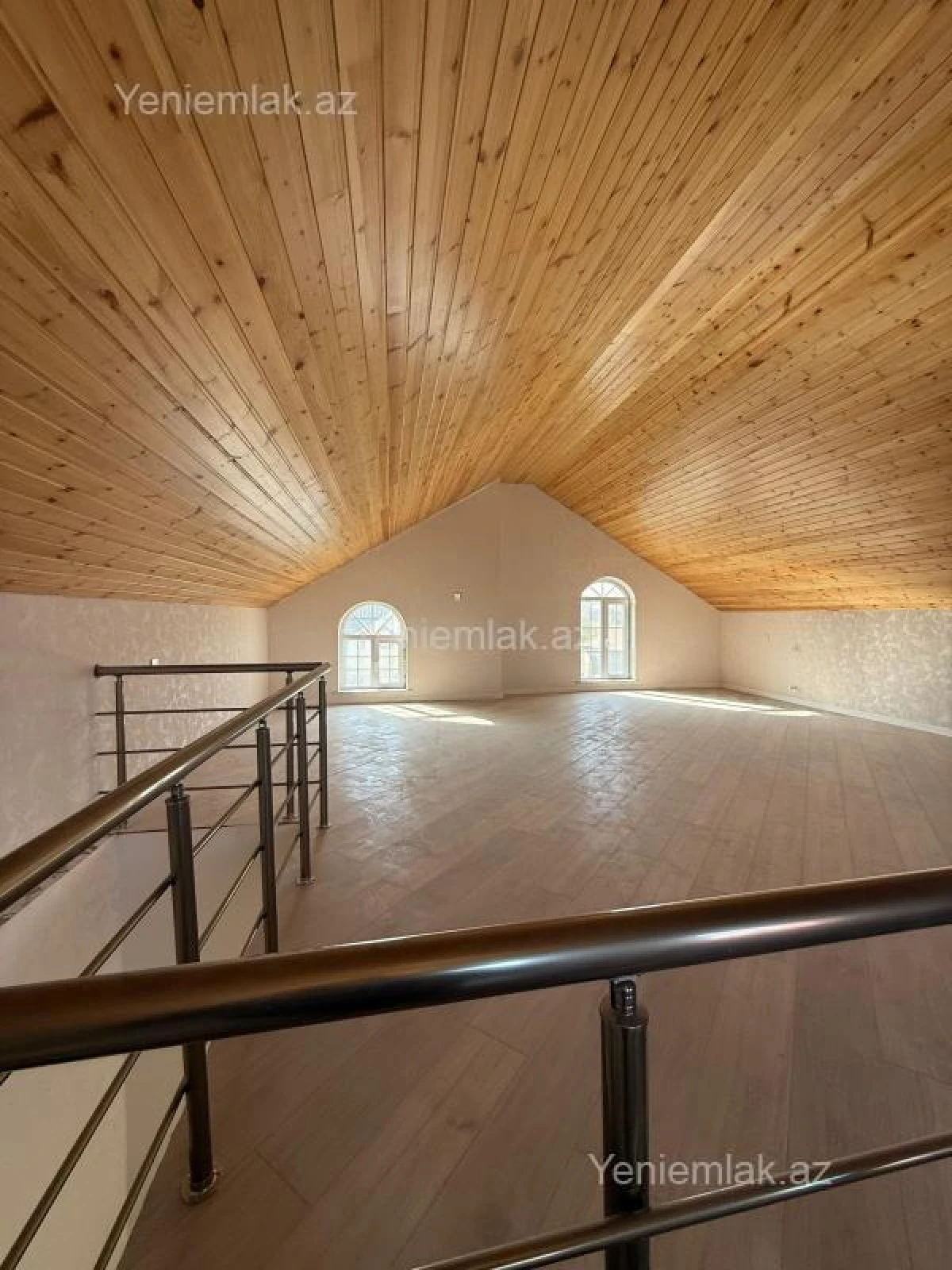 Satılır 5 otaqlı həyət evi 210 m²