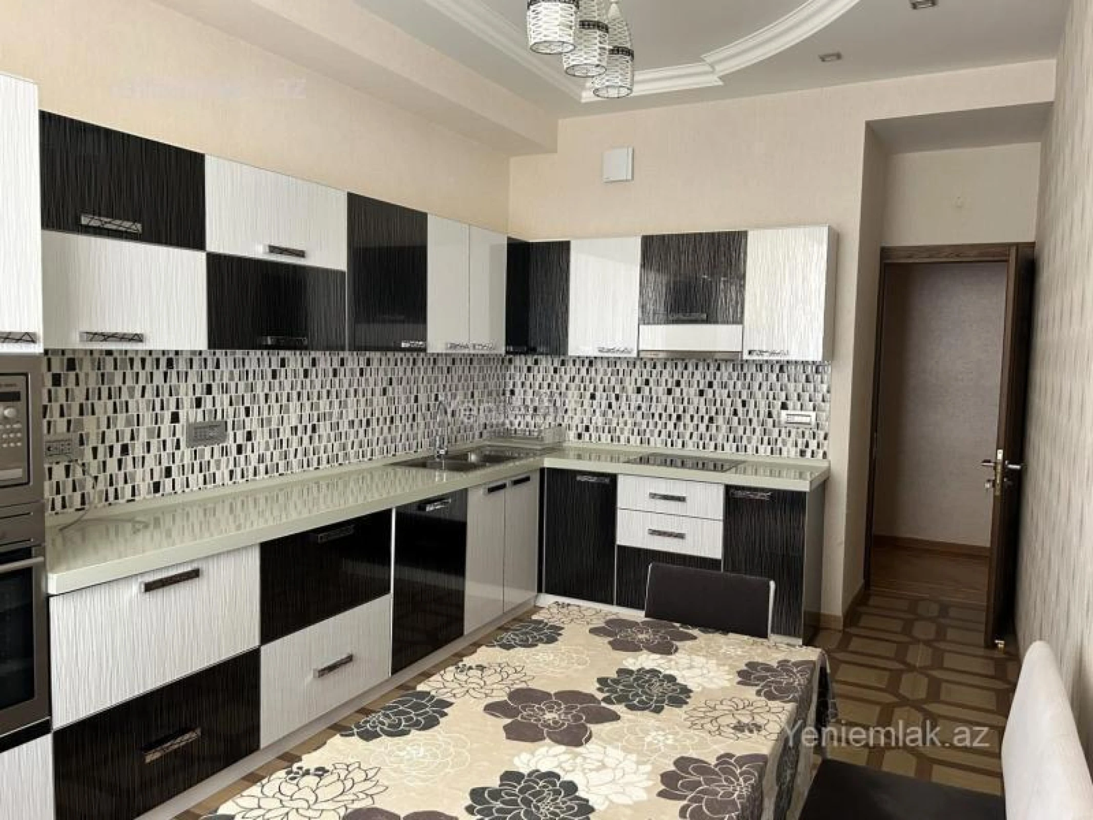 Satılır 3 otaqlı yeni tikili 138 m²