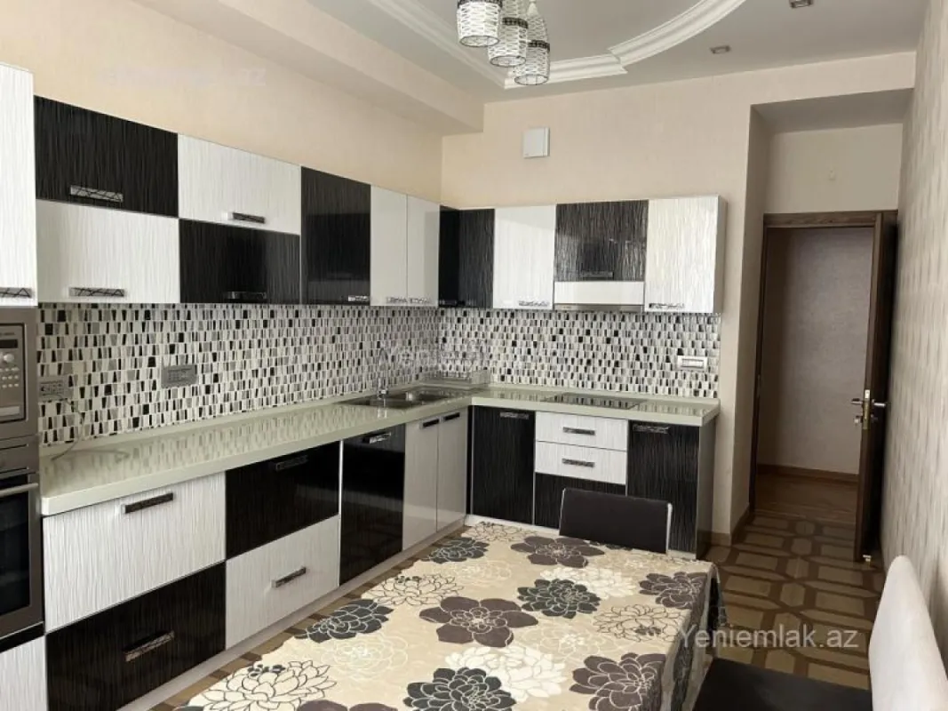 Satılır 3 otaqlı yeni tikili 138 m²