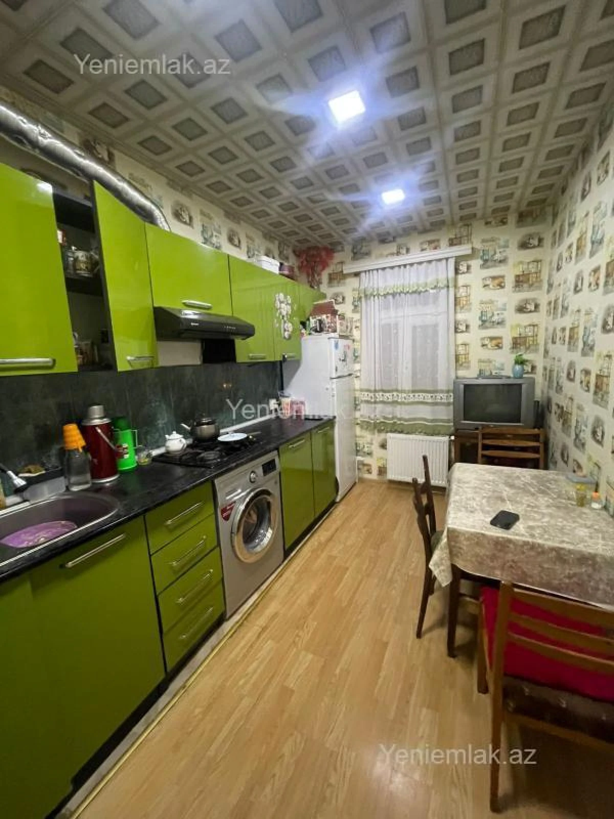 Satılır 4 otaqlı köhnə tikili 90 m²