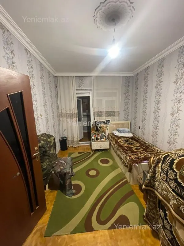 Satılır 4 otaqlı köhnə tikili 90 m²