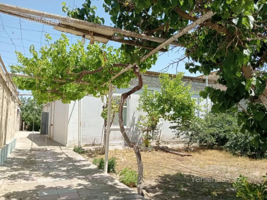 Satılır 4 otaqlı həyət evi 92 m²
