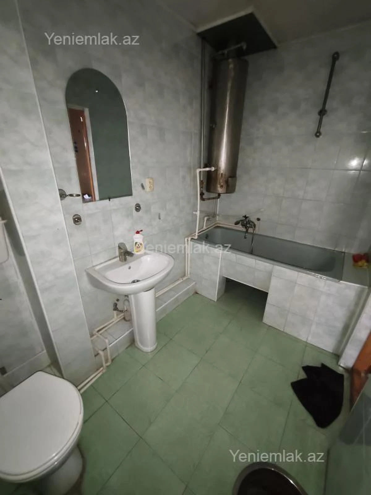 Satılır 2 otaqlı köhnə tikili 58 m²