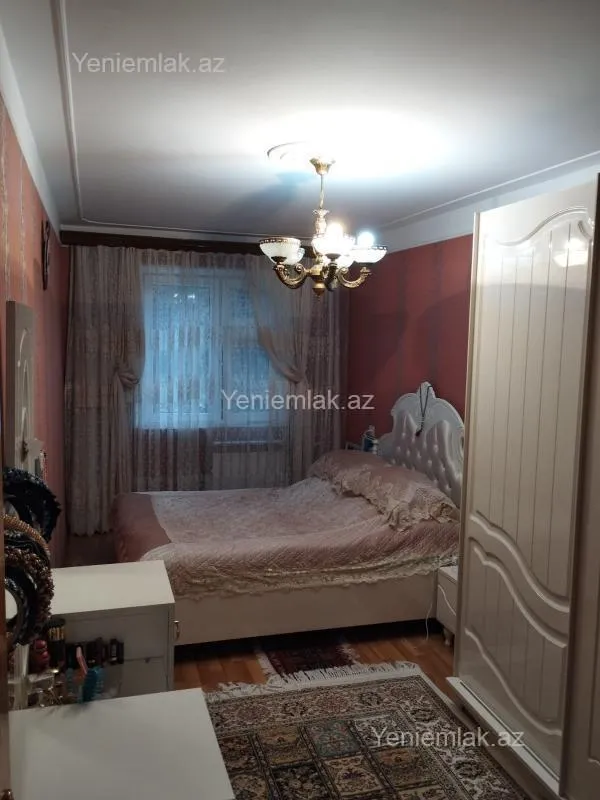 Satılır 4 otaqlı köhnə tikili 90 m²